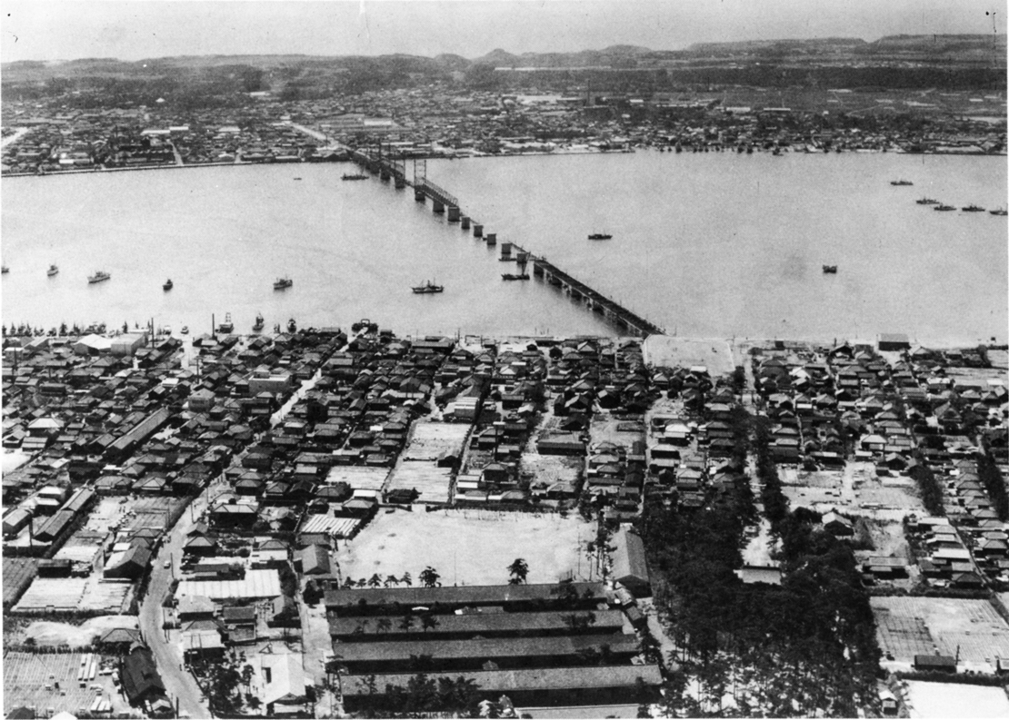 昭和36年の銚子大橋の架設工事と明神前の街並み