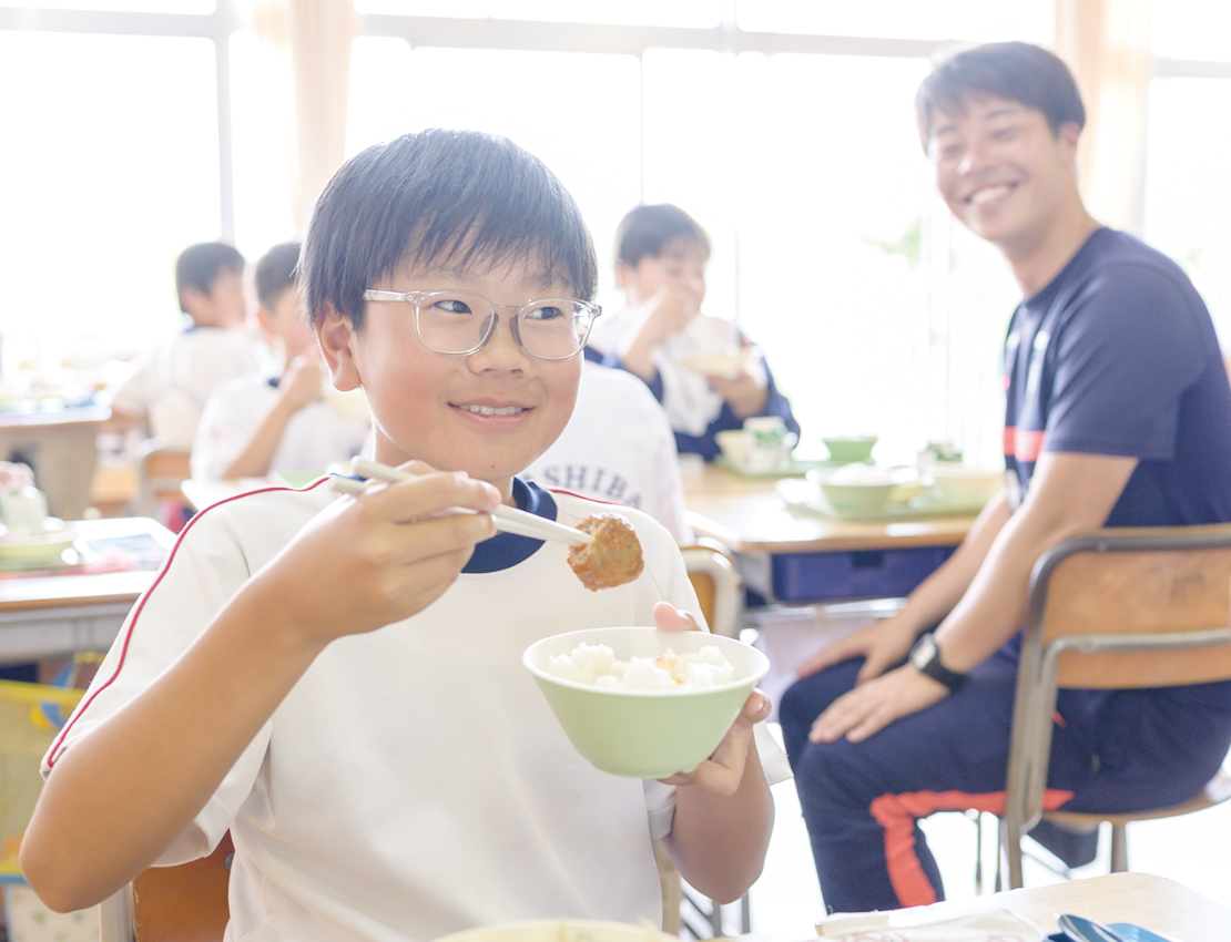 コーチと給食