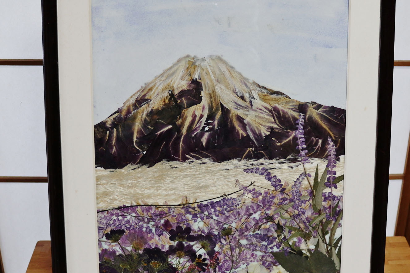 山をモチーフにした押し花アート