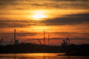 工場地帯の夕景