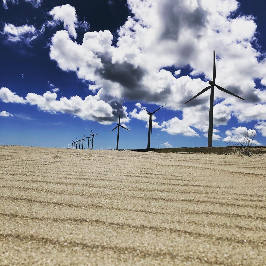 砂浜と風力発電